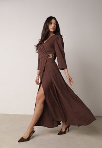 Born2be - Brązowa Kopertowa Sukienka Wieczorowa z Metaliczną Aplikacją w Talii Henalana. Okazja: na imprezę. Typ kołnierza: dekolt w serek. Kolor: brązowy. Wzór: aplikacja. Typ sukienki: kopertowe. Styl: wizytowy #6