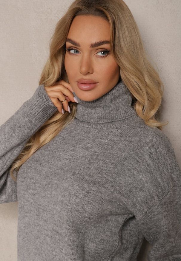 Renee - Szary Golf Bez Zdobień Minimalistyczny Torlena. Okazja: na spotkanie biznesowe, do pracy. Typ kołnierza: golf. Kolor: szary. Materiał: jeans, skóra. Długość rękawa: długi rękaw. Długość: długie. Wzór: aplikacja. Styl: elegancki, biznesowy, klasyczny