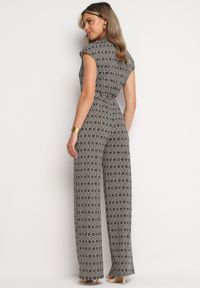 Born2be - Czarno-Biały Kombinezon z Wiskozą Wiązany w Pasie Sosofia. Okazja: na co dzień, na spacer. Kolor: czarny. Materiał: wiskoza. Styl: casual, elegancki #2