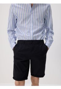 Reserved - Szorty chino slim - czarny. Kolor: czarny. Materiał: bawełna, tkanina