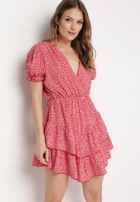 Born2be - Czerwona Sukienka z Gumką w Talii z Kopertowym Dekoltem Ianveia. Kolor: czerwony. Typ sukienki: kopertowe #1