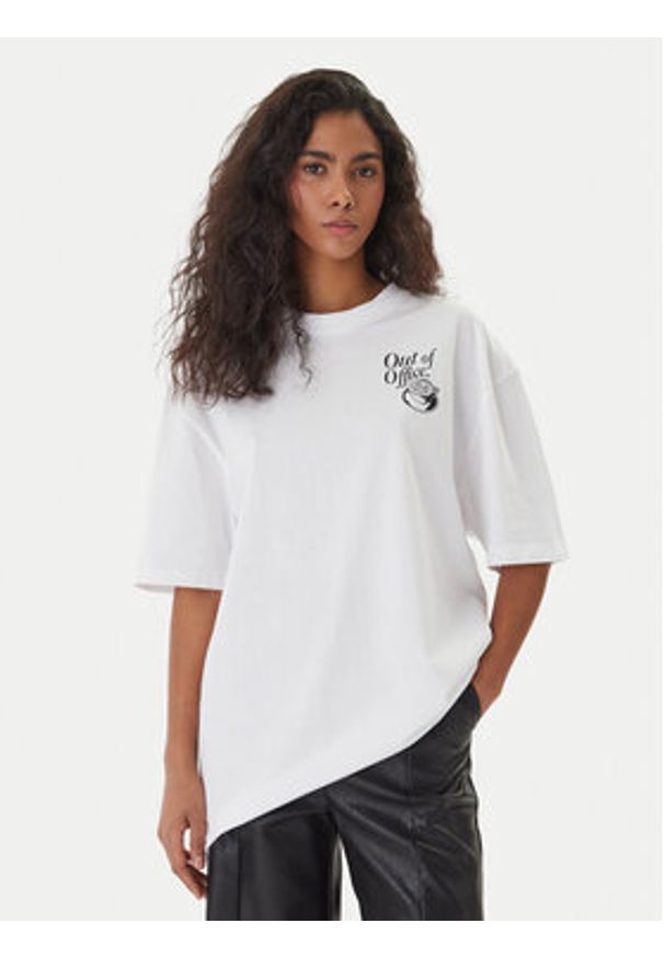 Hugo - HUGO T-Shirt 50560772 Biały Oversize. Kolor: biały. Materiał: bawełna