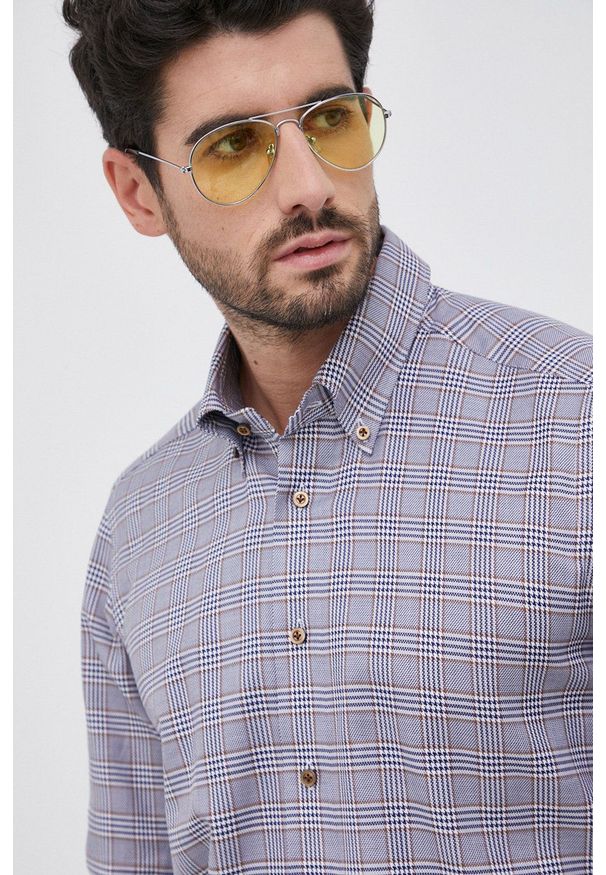 Emanuel Berg Koszula bawełniana męska kolor granatowy slim z kołnierzykiem button-down. Typ kołnierza: button down. Kolor: niebieski. Materiał: bawełna. Długość rękawa: długi rękaw. Długość: długie