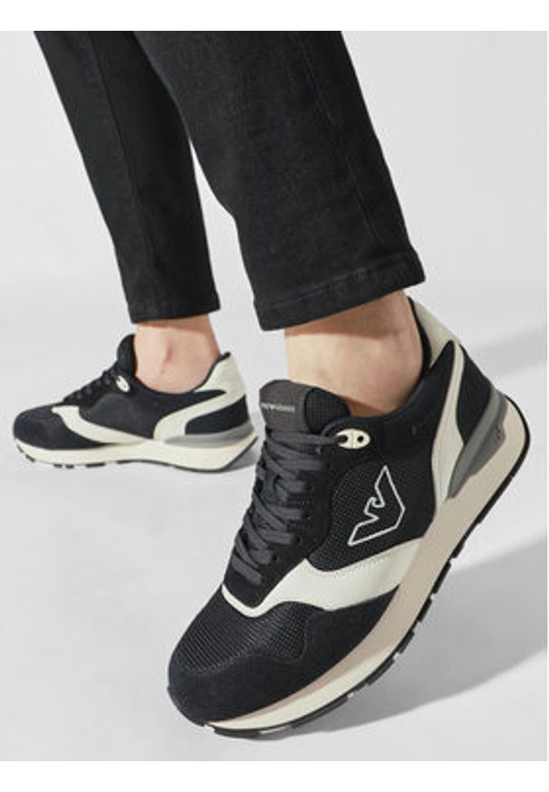Emporio Armani Sneakersy X4X642 XN951 S161 Granatowy. Kolor: niebieski. Materiał: materiał
