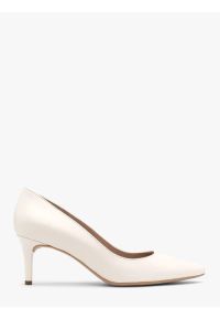 Ryłko - Kremowe ślubne czółenka ze skóry licowej. Okazja: na wesele, na ślub cywilny. Kolor: beżowy. Materiał: skóra. Obcas: na obcasie. Styl: klasyczny, street. Wysokość obcasa: średni #1