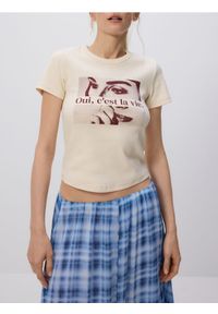 Reserved - T-shirt z nadrukiem - złamana biel. Materiał: dzianina, bawełna. Wzór: nadruk #1