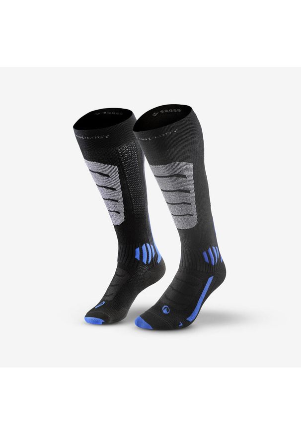 WEDZE - Skarpety narciarskie dla dorosłych Quechua 900 XSocks. Kolor: czarny, niebieski, wielokolorowy. Materiał: wełna, poliester, jedwab, poliamid, elastan. Sport: narciarstwo