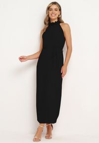 Born2be - Czarna Sukienka z Ozdobnymi Aplikacjami i Dekoltem Halter z Materiałowym Paskiem Dimnatti. Okazja: na co dzień. Typ kołnierza: dekolt halter. Kolor: czarny. Materiał: materiał. Wzór: aplikacja. Styl: casual, klasyczny #5