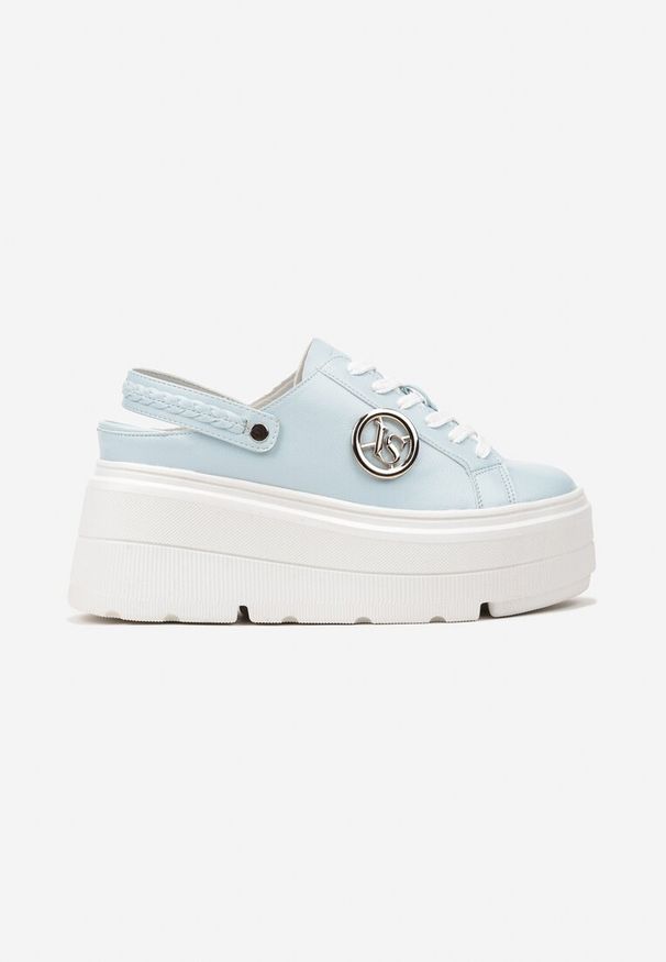 Born2be - Niebieskie Sneakersy Vices na Grubej Tłoczonej Podeszwie z Paskiem na Pięcie i Metaliczną Ozdobą Zenfedi. Okazja: na co dzień. Zapięcie: pasek. Kolor: niebieski. Materiał: jeans. Szerokość cholewki: normalna. Wzór: aplikacja