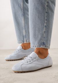 Born2be - Niebieskie Sneakersy z Imitacji Zamszu w Stylu Kultowych Tenisówek Aelliana. Okazja: na co dzień. Kolor: niebieski. Materiał: zamsz. Szerokość cholewki: normalna #1