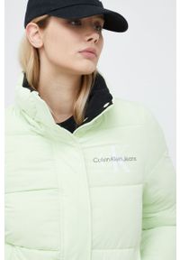Calvin Klein Jeans kurtka J20J219007.9BYY damska kolor zielony zimowa. Okazja: na co dzień. Kolor: zielony. Materiał: poliester, włókno, materiał. Wzór: gładki. Sezon: zima. Styl: casual #6