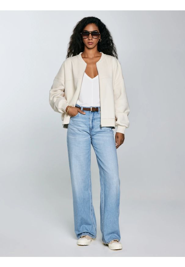 Big-Star - Bluza damska bomber kremowa Felicata 103. Okazja: na co dzień. Kolor: biały. Materiał: dzianina. Wzór: haft. Styl: casual