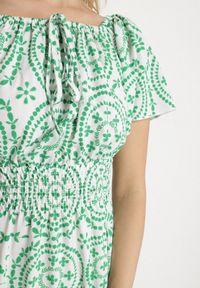 Born2be - Zielono-Biała Rozkloszowana Sukienka z Bawełną i Abstrakcyjnym Wzorem Ldivoria. Okazja: na spacer, na imprezę. Kolor: zielony. Materiał: bawełna. Styl: elegancki #2