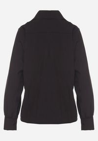 Born2be - Czarna Koszula z Wiskozą i Koronkowymi Wstawkami Tenaraia. Okazja: na co dzień. Kolor: czarny. Materiał: koronka, wiskoza. Styl: klasyczny, elegancki, casual