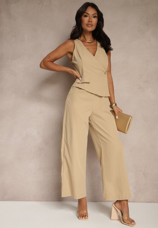 Renee - Beżowy Taliowany Kombinezon Elegancki z Dekoltem V Nevianis. Okazja: na co dzień. Kolor: beżowy. Sezon: wiosna. Styl: elegancki