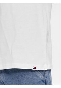 Tommy Jeans T-Shirt Spray DM0DM18272 Biały Regular Fit. Kolor: biały. Materiał: bawełna #5
