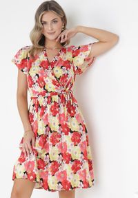 Born2be - Żółto-Czerwona Rozkloszowana Sukienka z Metaliczną Nitką i Wiązanym Paskiem Noldan. Kolor: czerwony. Materiał: wiskoza, tkanina, materiał. Wzór: kwiaty #4