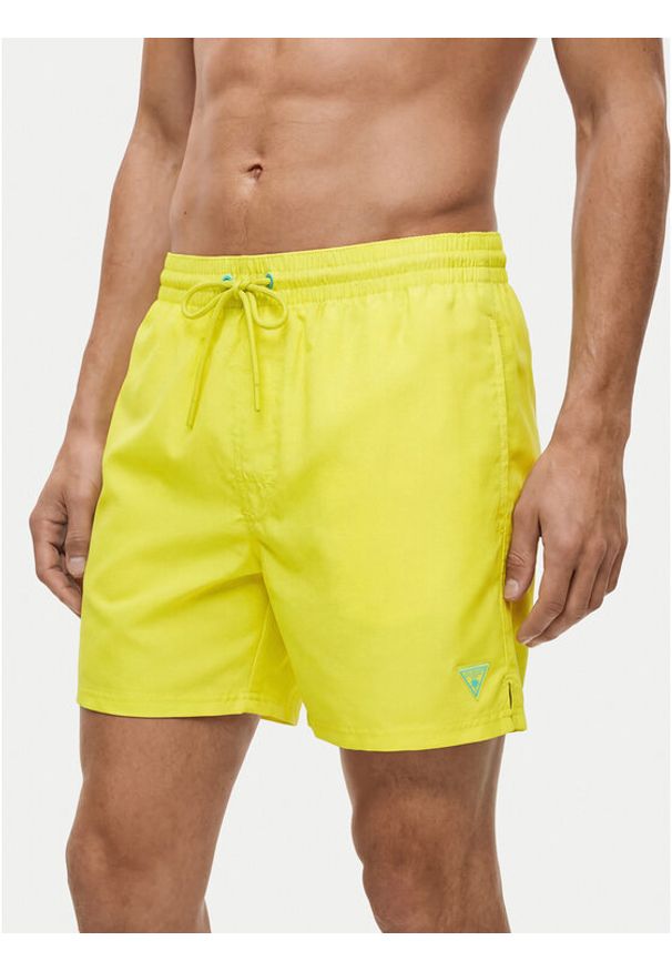 Guess Szorty kąpielowe F6GT25 WG282 SHORT Żółty Regular Fit. Kolor: żółty. Materiał: syntetyk