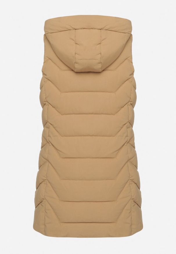 Born2be - Jasnobeżowa Pikowana Kamizelka z Odpinanym Kapturem na Suwak Wykończona Sznurkami Zeneria. Okazja: na co dzień. Kolor: beżowy. Styl: elegancki, casual