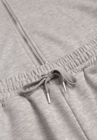 Born2be - Jasnoszary Bawełniany Komplet Dresowy Bluza z Kapturem i Spodnie Dzwony Nanre. Kolor: szary. Materiał: bawełna, dresówka. Wzór: aplikacja #4