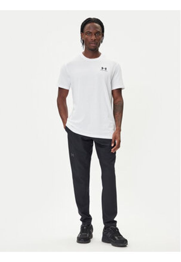 Under Armour T-Shirt Ua Logo Emb 1373997 Biały Relaxed Fit. Kolor: biały. Materiał: syntetyk, bawełna
