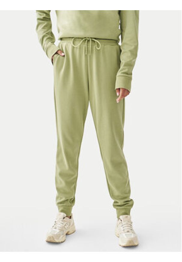 Tatuum Spodnie dresowe Senti 1 T2420.142B Zielony Relaxed Fit. Kolor: zielony. Materiał: bawełna