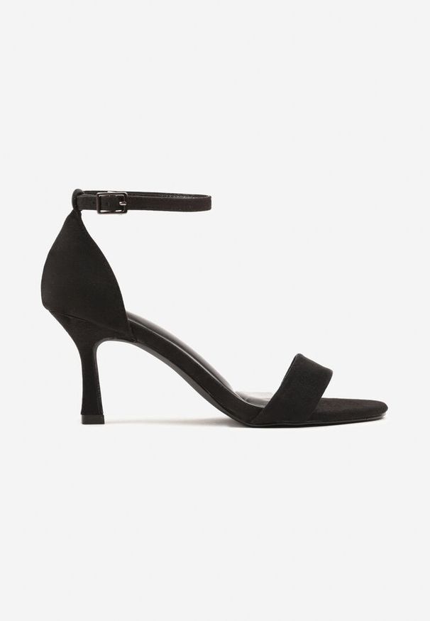 Renee - Czarne Sandały Vices na Obcasie Typu Szpilka Galennea. Okazja: na co dzień. Nosek buta: otwarty. Zapięcie: pasek. Kolor: czarny. Wzór: paski. Obcas: na obcasie. Styl: elegancki, casual. Wysokość obcasa: średni