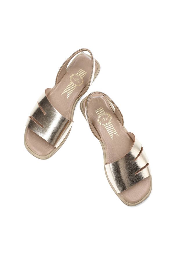 Złote Sandały Lemar Skórzane Buty Na Lato. Okazja: na spacer, na co dzień. Zapięcie: pasek. Kolor: złoty. Materiał: skóra. Sezon: lato. Styl: casual, elegancki