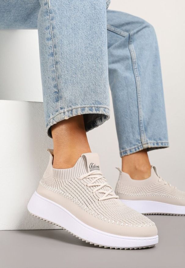 Born2be - Beżowe Buty Sportowe Sneakersy z Elastycznym Cholewkami Liovanya. Okazja: na co dzień. Kolor: beżowy. Materiał: jeans. Szerokość cholewki: normalna. Wzór: aplikacja