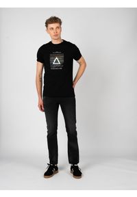 John Richmond T-Shirt | HMP25025TS | Mężczyzna | Czarny. Okazja: na co dzień. Kolor: czarny. Materiał: bawełna. Wzór: nadruk. Styl: casual