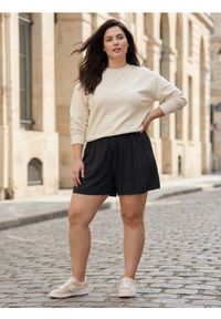 Sinsay - Wiskozowe szorty - czarny. Kolor: czarny. Materiał: wiskoza #1