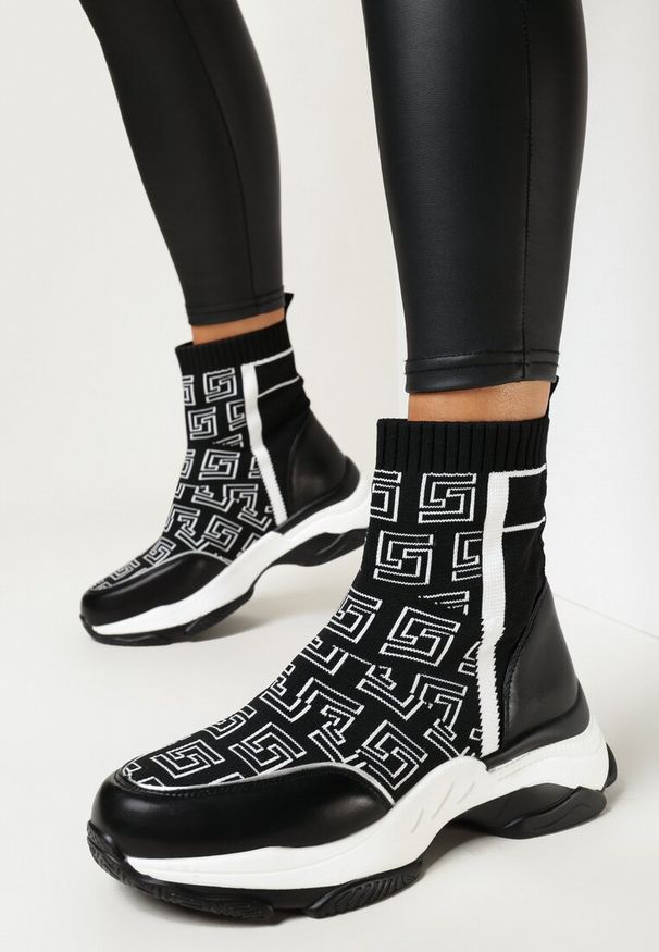 Born2be - Czarne Sneakersy na Płaskiej Grubej Podeszwie ze Skarpetkową Cholewką Sonvala. Wysokość cholewki: za kostkę. Kolor: czarny. Materiał: materiał. Szerokość cholewki: normalna. Obcas: na płaskiej podeszwie