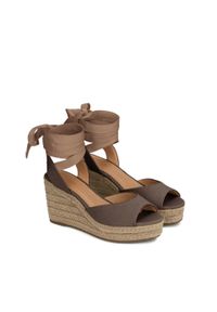 Kazar - Ciemnobrązowe sandały na koturnie i platformie z plecionym sznurkiem. Kolor: brązowy. Materiał: tkanina. Wzór: aplikacja. Sezon: lato. Obcas: na koturnie. Wysokość obcasa: średni #3