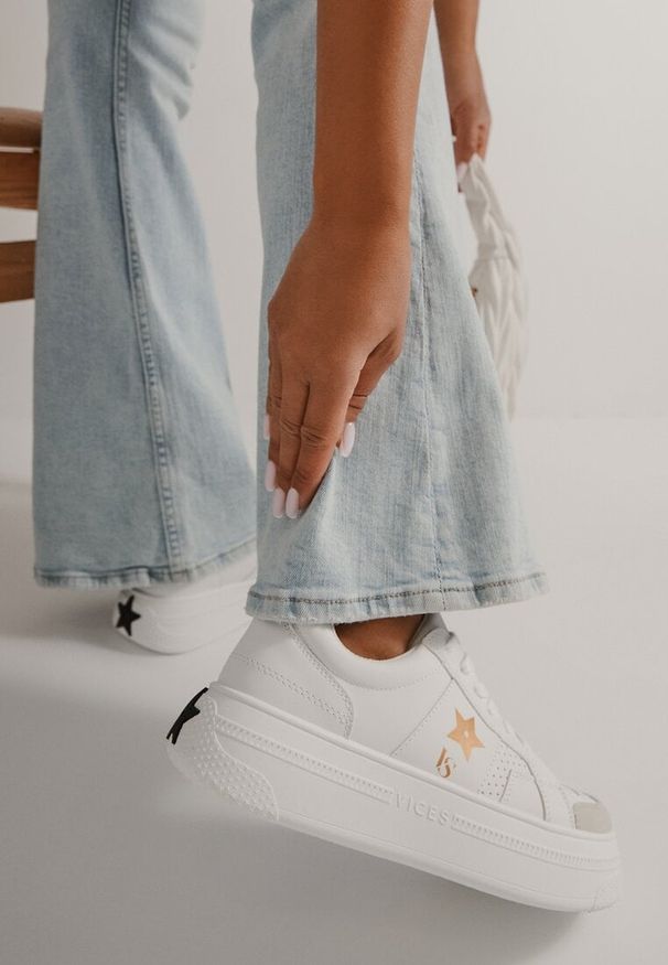 Born2be - Biało-Złote Sneakersy Vices na Grubej Podeszwie Ozdobione Gwiazdką Fenalia. Okazja: na co dzień. Kolor: biały. Materiał: jeans. Wzór: aplikacja