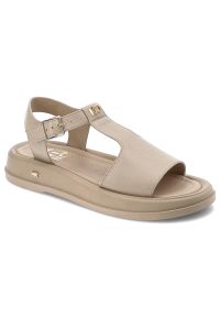 Beżowe Sandały Karino Modne Obuwie Damskie. Okazja: na co dzień, na spacer. Zapięcie: klamry. Kolor: beżowy. Materiał: skóra. Wzór: paski. Sezon: lato. Obcas: na płaskiej podeszwie. Styl: elegancki, casual #1