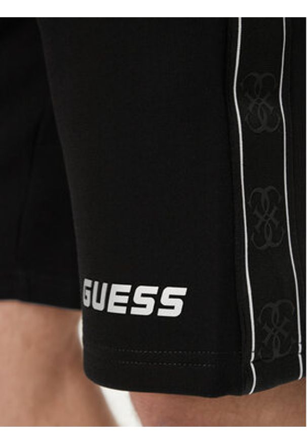 Guess Szorty materiałowe Mickey Z4RD04 KB3P2 Czarny Regular Fit. Kolor: czarny. Materiał: bawełna