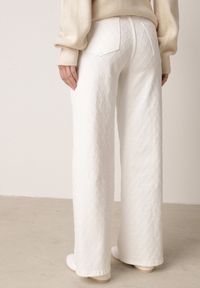 Born2be - Białe Szerokie Jeansy z Bawełną Zdobione Przeszyciami w Romby Biretha. Stan: podwyższony. Kolor: biały. Wzór: aplikacja. Styl: elegancki, klasyczny #6