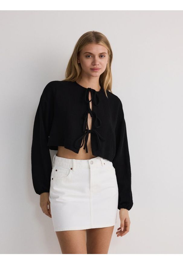 Reserved - Jeansowa spódnica mini - biały. Kolor: biały. Materiał: jeans