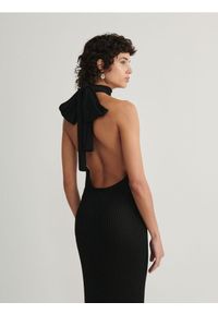 Reserved - Połyskująca sukienka z wiązaniem - czarny. Kolor: czarny. Materiał: dzianina. Wzór: prążki