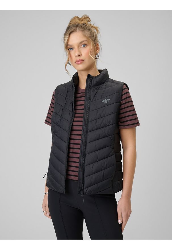 4f - 4F Bezrękawnik z wypełnieniem syntetycznym damski - czarny L. Kolor: czarny. Materiał: syntetyk. Długość rękawa: bez rękawów. Wzór: jodełka