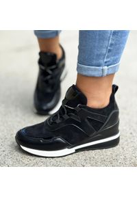 Czarne sneakersy półbuty damskie Vinceza 10743. Kolor: czarny. Materiał: zamsz, skóra. Obcas: na koturnie. Wysokość obcasa: średni