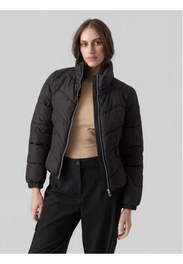 Vero Moda Kurtka zimowa 10289824 Czarny Regular Fit. Kolor: czarny. Materiał: syntetyk. Sezon: zima