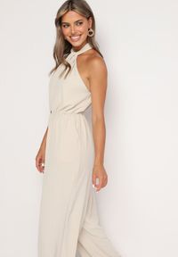 Born2be - Beżowy Kombinezon o Taliowanym Kroju Bez Rękawów Rivassina. Kolor: beżowy. Długość rękawa: bez rękawów. Długość: długie #7