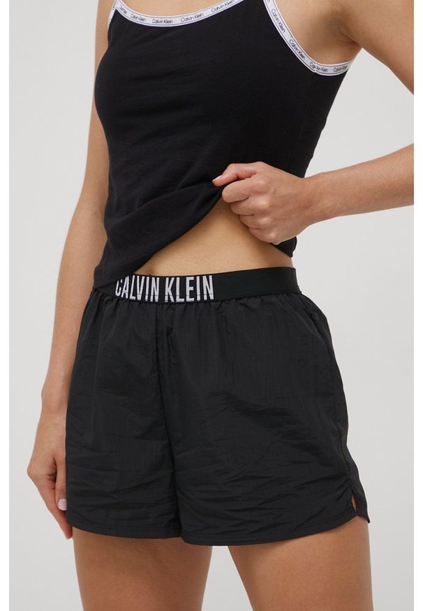 Calvin Klein szorty plażowe damskie kolor czarny. Kolor: czarny. Materiał: tkanina