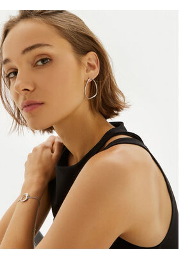 Calvin Klein Kolczyki 35000450 Srebrny. Materiał: metalowe. Kolor: srebrny