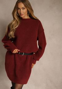 Renee - Bordowa Dzianinowa Sukienka z Dodatkiem Wełny o Pudełkowym Kroju Nesava. Okazja: na co dzień. Kolor: czerwony. Materiał: dzianina, wełna. Typ sukienki: proste. Styl: casual #1