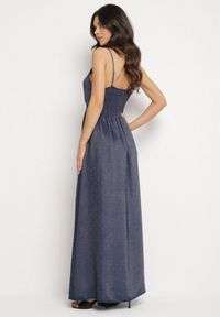 Born2be - Granatowa Kopertowa Sukienka na Ramiączkach z Wiskozy Zdobiona Cyrkoniami Ararielle. Okazja: na spacer, na imprezę, na co dzień. Typ kołnierza: dekolt w kształcie V. Kolor: niebieski. Materiał: wiskoza. Długość rękawa: na ramiączkach. Wzór: aplikacja. Typ sukienki: kopertowe. Styl: casual, klasyczny #6