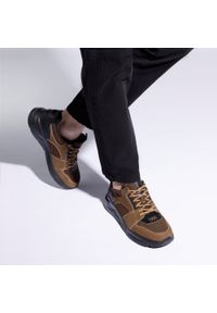 Wittchen - Męskie sneakersy na lekkiej podeszwie brązowe. Okazja: na co dzień. Nosek buta: okrągły. Kolor: brązowy. Materiał: nubuk, skóra. Wzór: jednolity #2