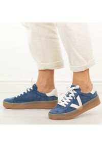 Granatowe skórzane półbuty damskie Vinceza 79597. Okazja: na spacer, na co dzień. Nosek buta: okrągły. Zapięcie: sznurówki. Kolor: niebieski. Materiał: zamsz, skóra. Szerokość cholewki: normalna. Sezon: wiosna, jesień, lato. Styl: casual, elegancki, sportowy, klasyczny #1