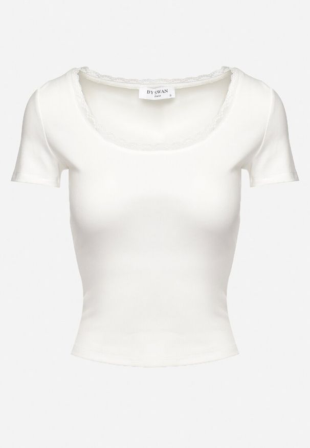 Born2be - Biała Bluzka z Koronkową Lamówką Wokół Dekoltu Fianlema. Okazja: na co dzień. Kolor: biały. Materiał: koronka. Styl: elegancki, casual